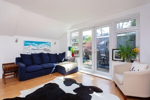 2 bedrooms, Internet - Suntrap Serenity in London (London)