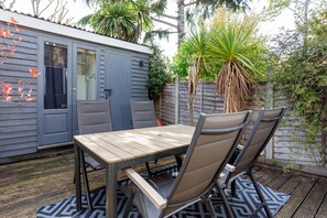 2 bedrooms, Internet - Suntrap Serenity in London (London)