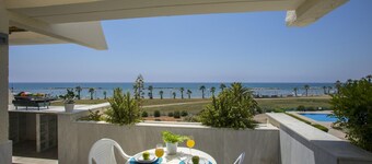 Lordos Sunshore Beachfront Suite