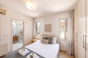 Villa | 5 bedrooms - Protaras Beachfront Villa Pietra (Paralimni)