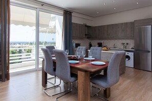 House | 3 bedrooms - Luxurious 3-bdrm Seaside Retreat in Glyfada Fully Renovated (Glyfada)