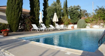 Carob Tree Villa in Latsi