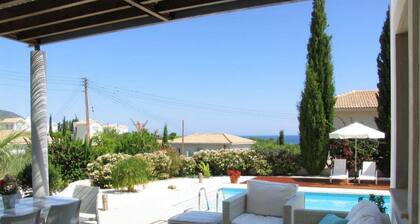 Carob Tree Villa in Latsi