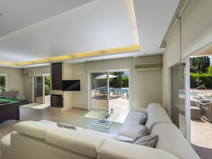 Villa | 5 bedrooms - Meneou Seaside Mansion 7 (Pervolia)