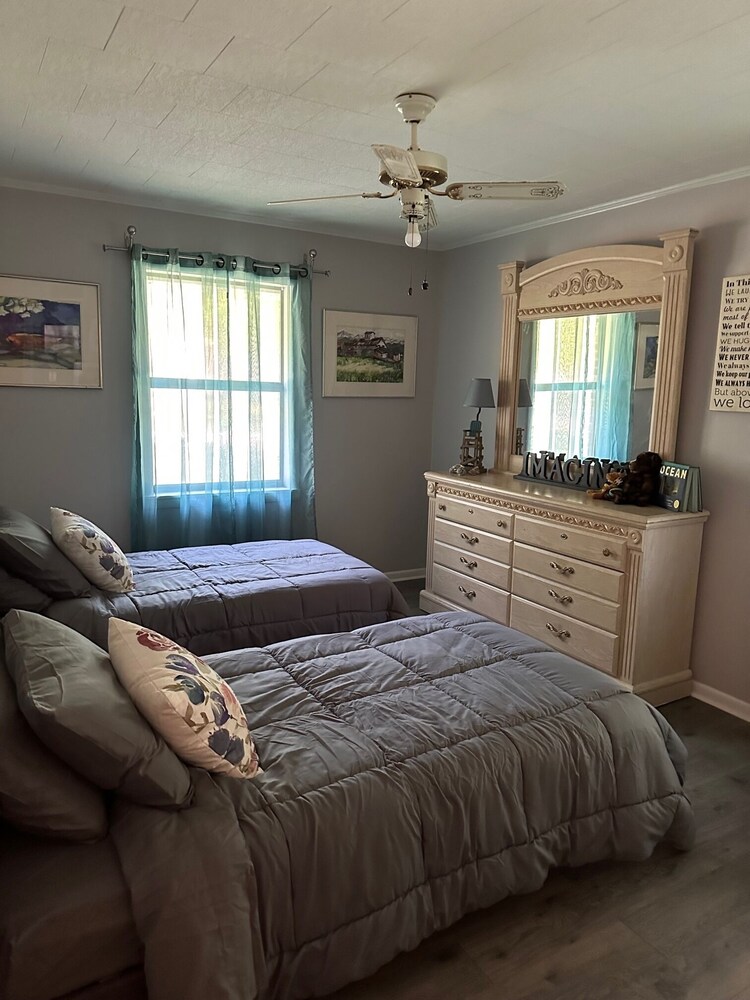 10 minutes to Lake Oauchita. Close to Camp Ozark. Walk to Town Square. Mount Ida Vrbo