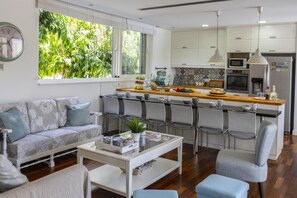 Villa | 4 bedrooms, soundproofing - Larnaca Villa Marisol (Kiti)