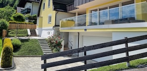 House, Smoking