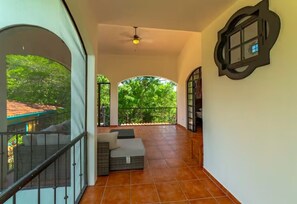 Terrace/patio - Casa 48· Poolside Relaxing Retreat Near the Beach (Esterillos Este)