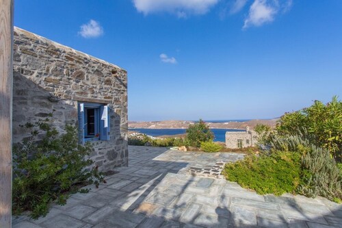 An Amazing Stone Villa-b in Serifos w Shared Pool