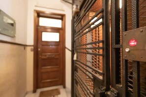 Apartment | Interior - Ideal 4 bdr Apartment in Plaka for 10 (Athens)