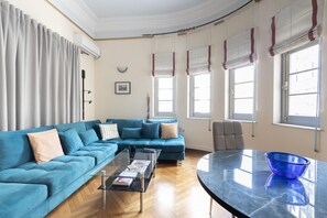 Apartment | Interior - Ideal 4 bdr Apartment in Plaka for 10 (Athens)