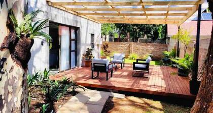 Mellow 2 Bedroomed Cottage - 2083