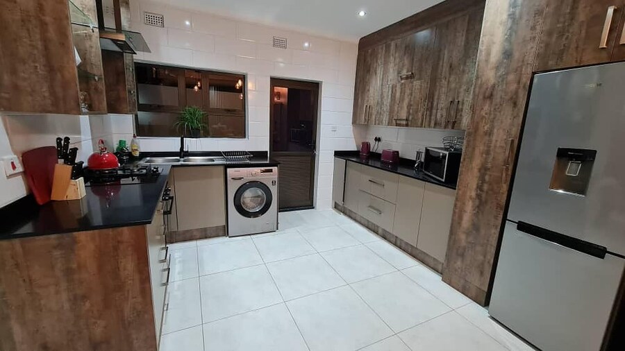 Immaculate 3 Bedroomed Guesthouse in Ilanda - 2041