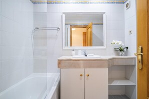 House - My Place in Funchal by Homie (Funchal)