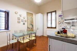 Dining - Borgo San Jacopo - One Bedroom Apartment, Sleeps 2 (Firenze)