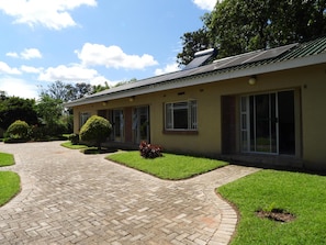 Apartment - 2 Bedroomed Apartment With En-suite and Kitchenette - 2070 (Harare)
