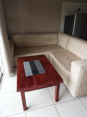 Apartment | 2 bedrooms - 2 Bedroomed Apartment With En-suite and Kitchenette - 2070 (Harare)