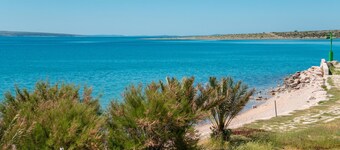 Beach House Festini in Ko Ljun