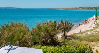 Beach House Festini in Ko Ljun