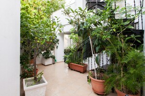 1 bedroom - Psyri Neoclassical House w Yard - Free Parking (Athens)