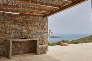 House | 6 bedrooms - Spacious 6 Bdrm Stone Villa With Pool (Serifos)