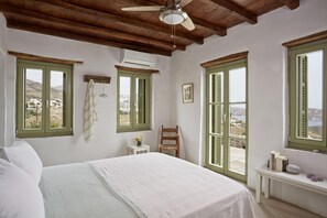 Villa | 6 bedrooms - Spacious 6 Bdrm Stone Villa With Pool (Serifos)