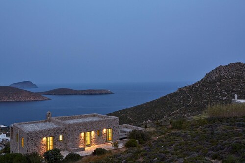 Spacious 6 Bdrm Stone Villa With Pool