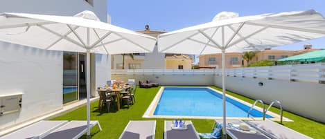 4 bedrooms