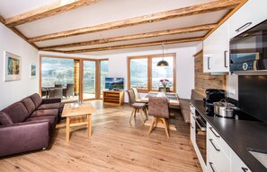 Apartment | 2 bedrooms, desk, soundproofing