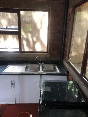 Room - African Feel Studio With Kitchenette - 2045 (Harare)