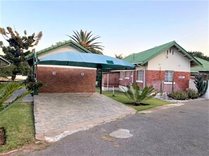 Apartment, Smoking | 1 bedroom - Twin Room in Hillside - 2087 (Bulawayo)