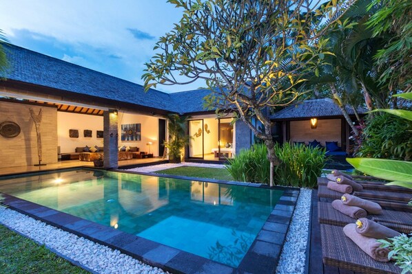 Villa | 4 bedrooms - Villa Anjali Blue in Seminyak (Seminyak)