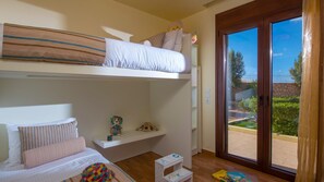 Villa | 2 sovrum, värdeförvaringsskåp på rummet och ljudisolering