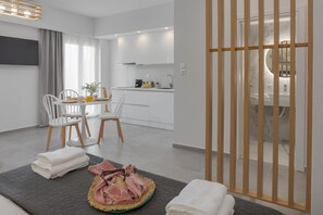 Room - Myra Mare White Suite by Estia (Heraklion)