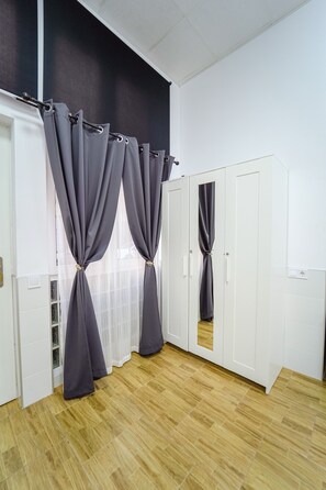 Ropa de cama de alta calidad, edredones de plumas, cortinas opacas