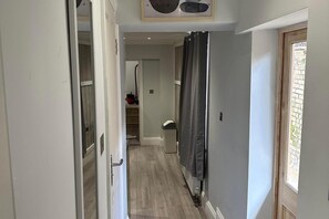 Interior - 1-bed - Sleeps 2 - Acton Park & Stn Close (London)