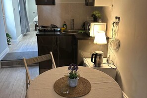 Private kitchen - 1-bed - Sleeps 2 - Acton Park & Stn Close (London)