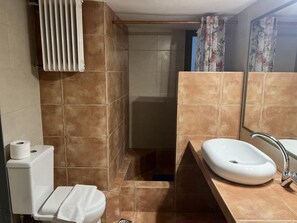 A bathroom with a toilet, sink, and shower area. - Retro at Pagrati in Athens (Athens)