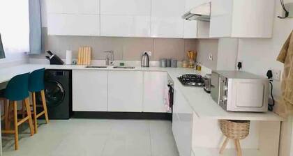 Contemporary 2 bed in Suburbs - 2080
