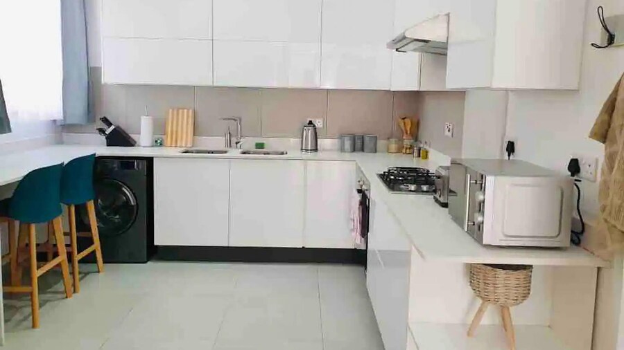 Contemporary 2 bed in Suburbs - 2080