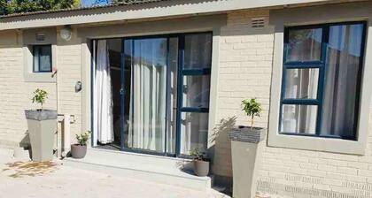 Contemporary 2 bed in Suburbs - 2080