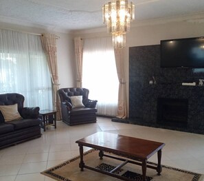 Apartemen, akses difabel | 6 kamar tidur