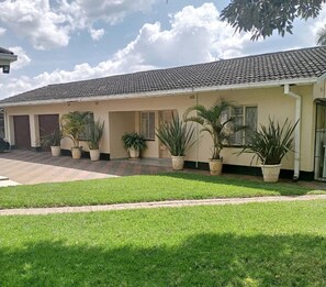 Apartemen, akses difabel | 6 kamar tidur