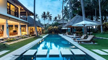 Vila, para fumantes | 4 quartos