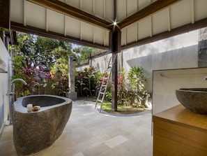 Villa, Smoking