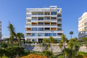 House | 2 bedrooms - Mackenzie Castella Beachfront Suite (Larnaca)