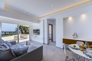 House | 2 bedrooms - Mackenzie Castella Beachfront Suite (Larnaca)