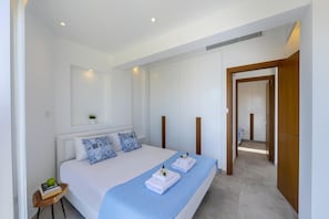 House | 2 bedrooms - Mackenzie Castella Beachfront Suite (Larnaca)