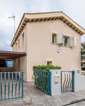 Villa | 4 bedrooms - Protaras Artisan Seafront Villa 7 (Paralimni)