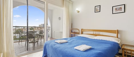 Iron/ironing board, free WiFi, bed sheets